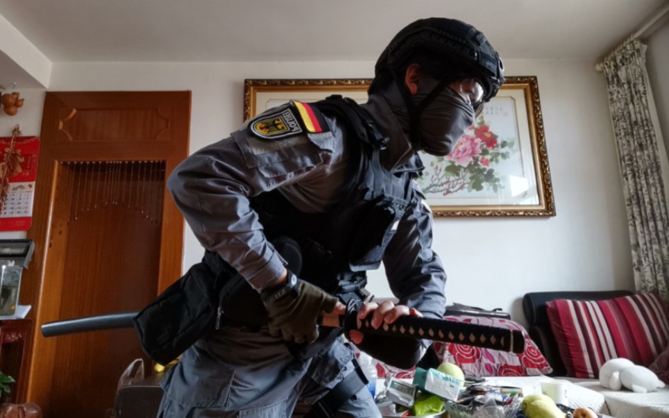 东德警察声援瓦格纳清军侧