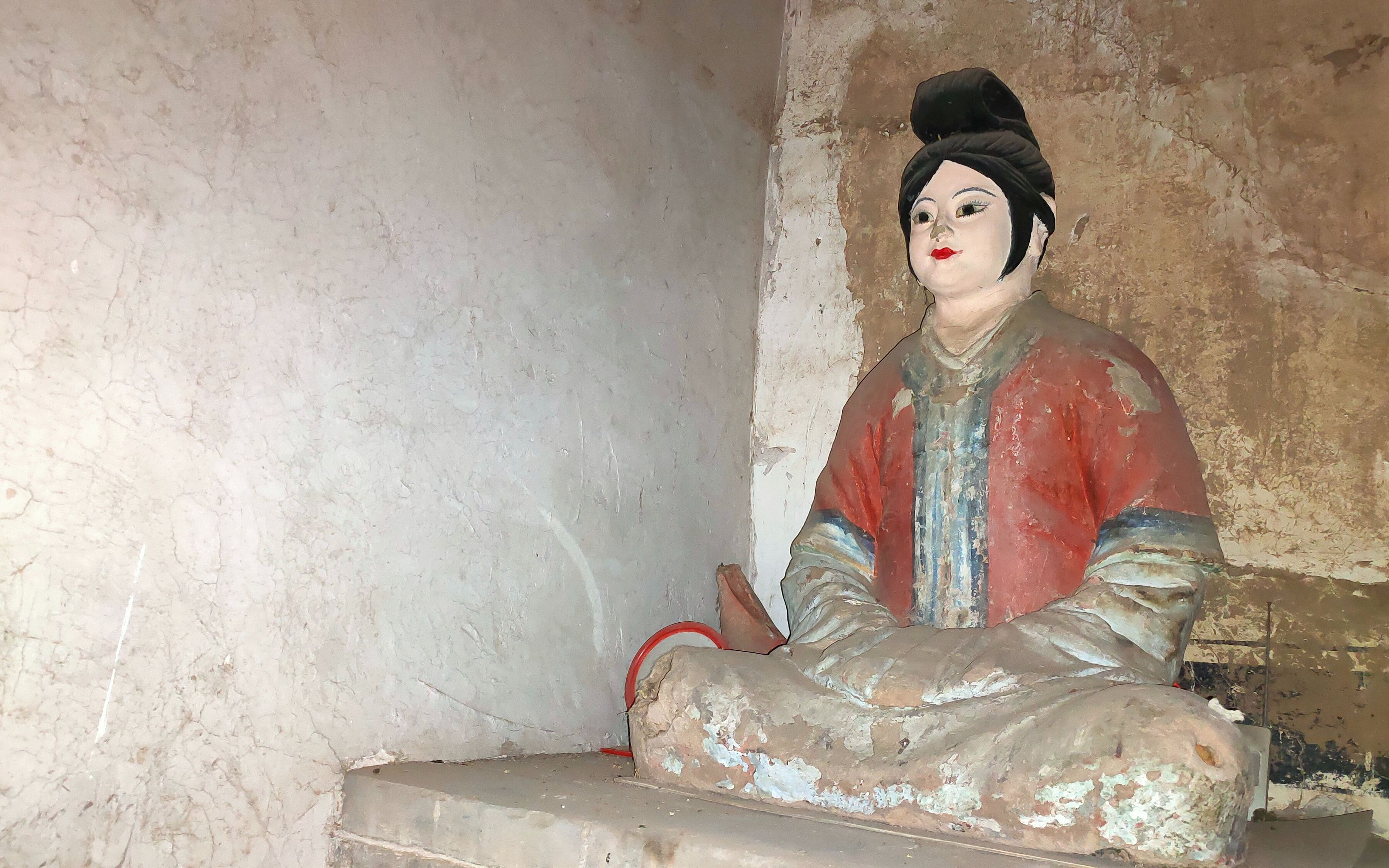 山西一座1000年古寺发现一尊不腐肉身菩萨骨头外露浑身散发香气