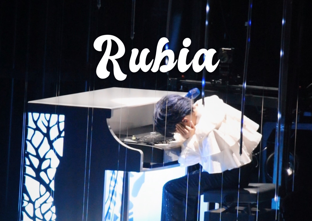 【周深/卡布】钢琴弹唱圣歌《Rubia》高清竖屏直拍|0519上海梅奔演唱会| 2024周深9.29hz巡回演唱会哔哩哔哩bilibili