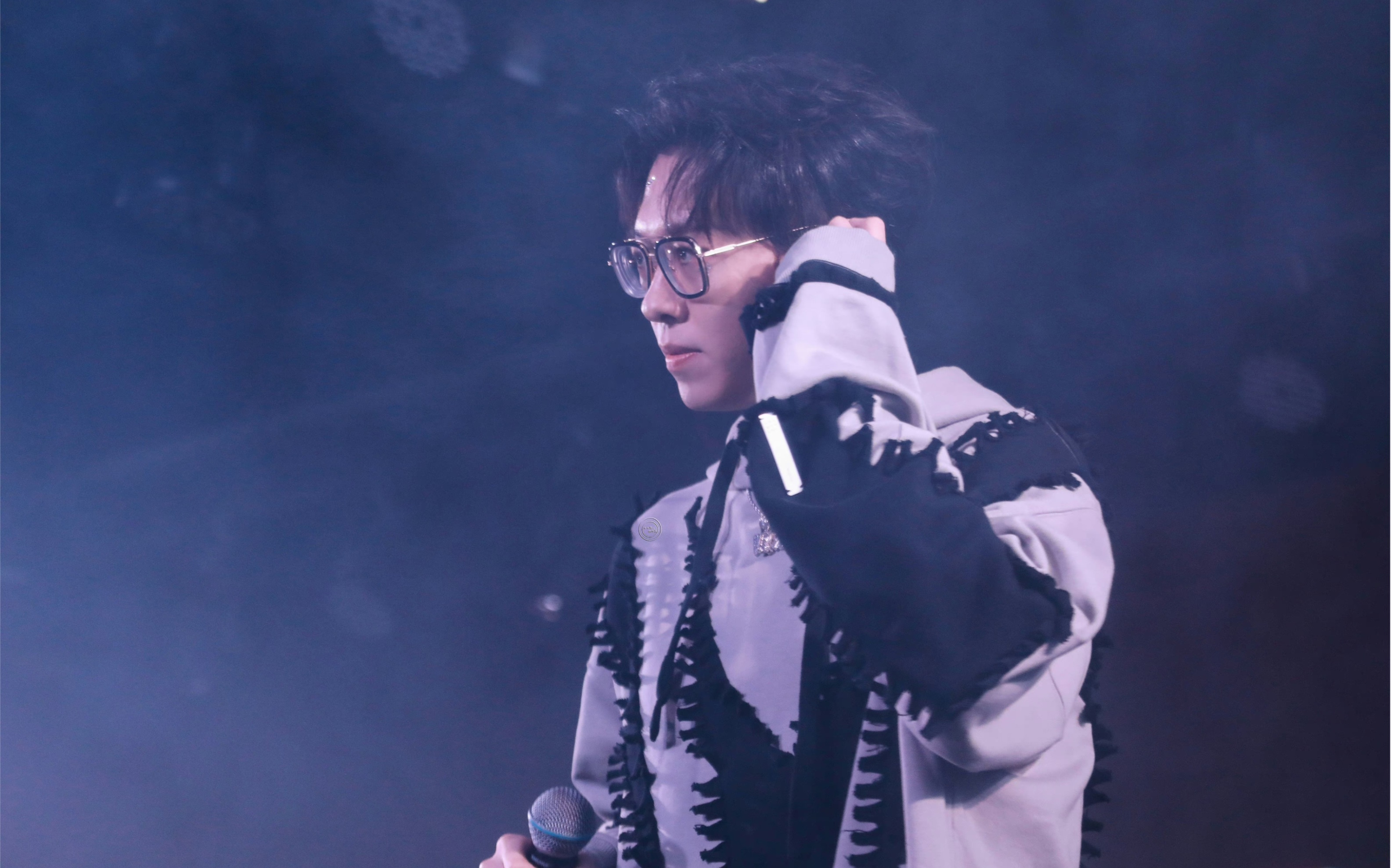 让时间放慢 打开深夜电台95 谷江山 2023.11.