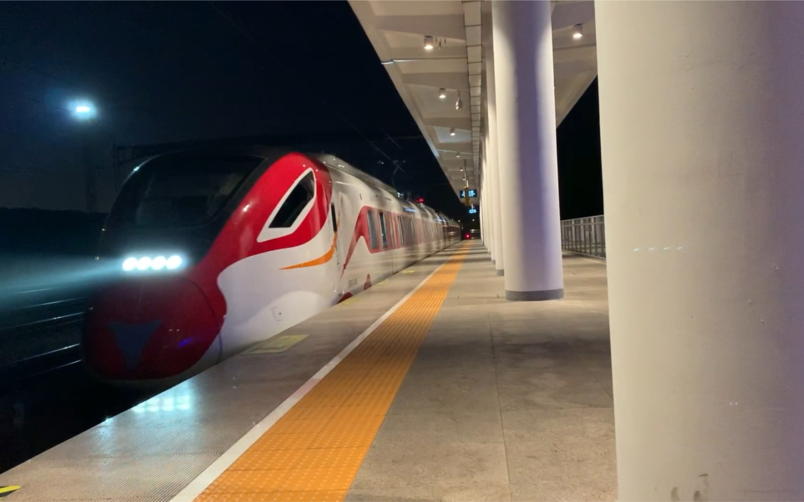 连云港城市动车crh6f进途径站合集视频_哔哩哔哩 (゜-゜)つロ 干杯