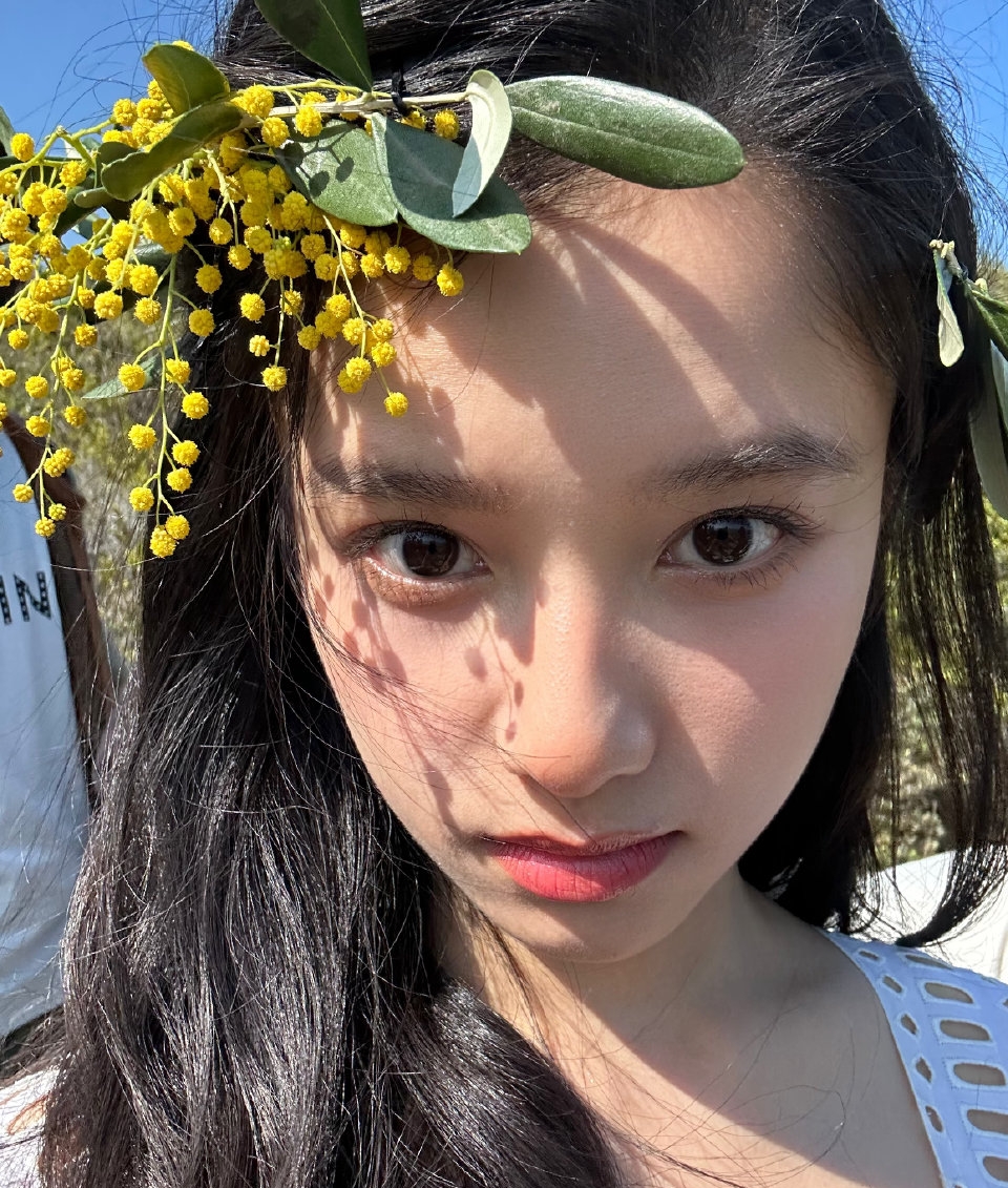 张婧仪原相机原图直出的美貌啊