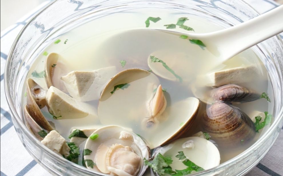 【纹蛤豆腐汤】这道纹蛤豆腐汤超好喝,简简单单的食材,就能做出鲜美