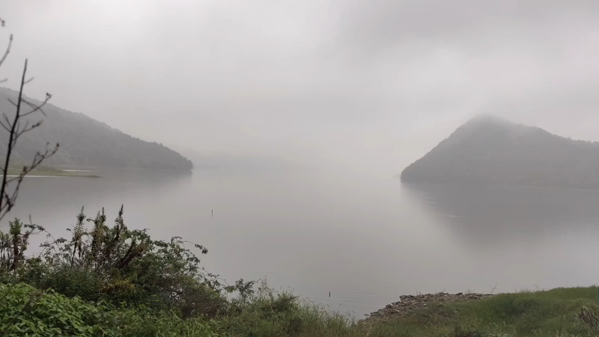 [图]绍兴平水到诸暨盘山公路，沿途雨中人间仙境，烟雨水库美到窒息