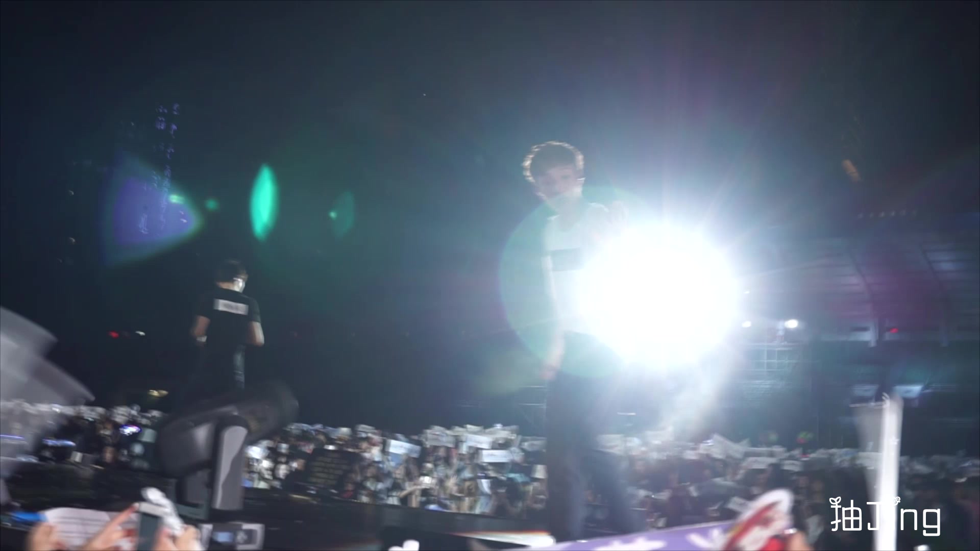 [图]150801 EXO inChengdu ending 你的世界（angel）