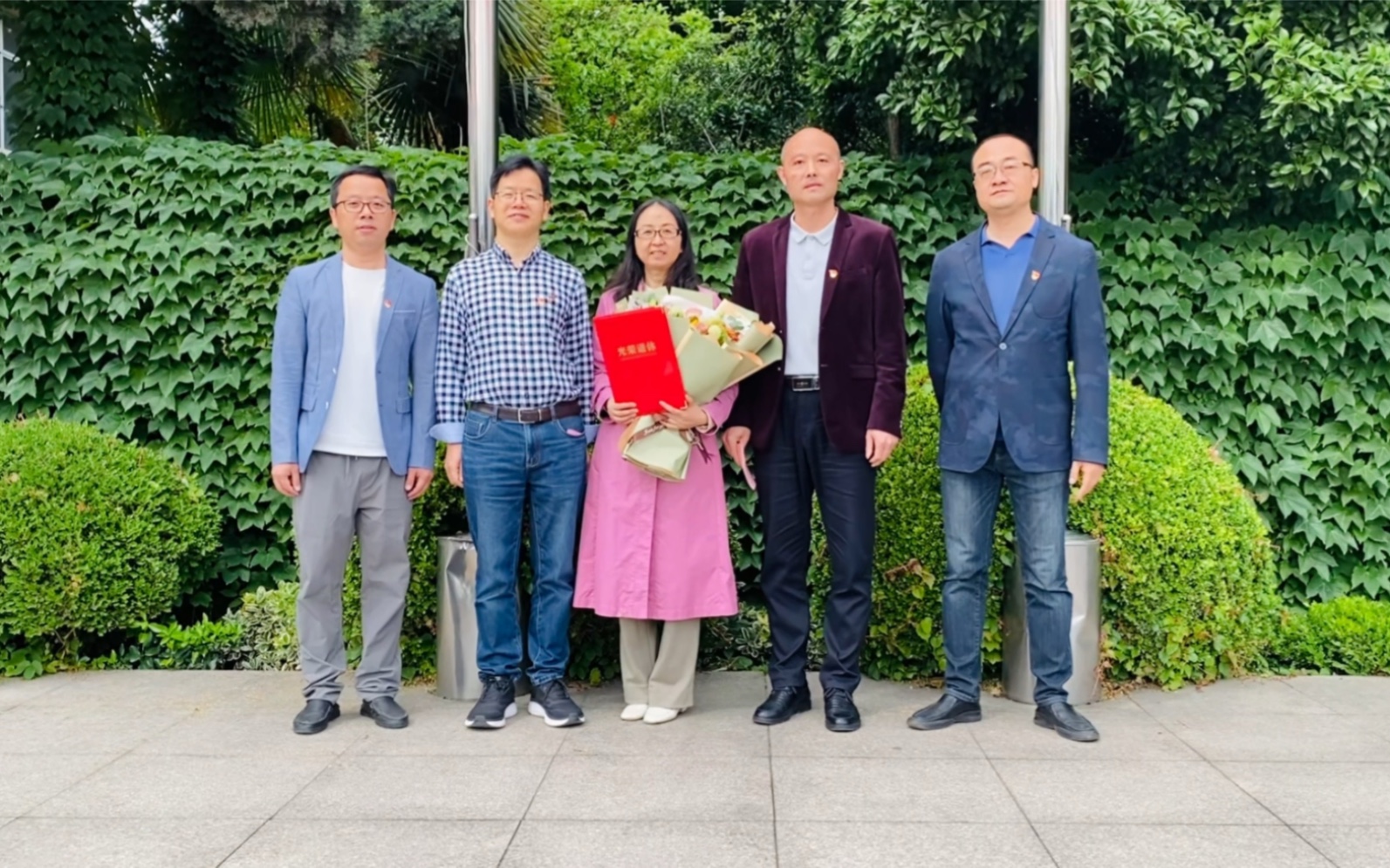 【桃李芬芳】塘栖二中全体师生祝朱老师退休生活多姿多彩,幸福健康!