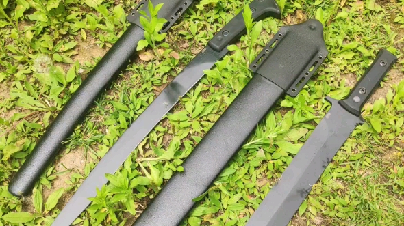 最擅刺的刀 vs 最能砍的剑 战术亚特坎 战术角斗士短剑 你更喜欢哪个?