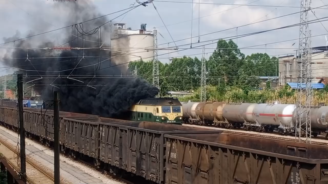 中国铁路##东风4d型内燃机车#鹧鸪江