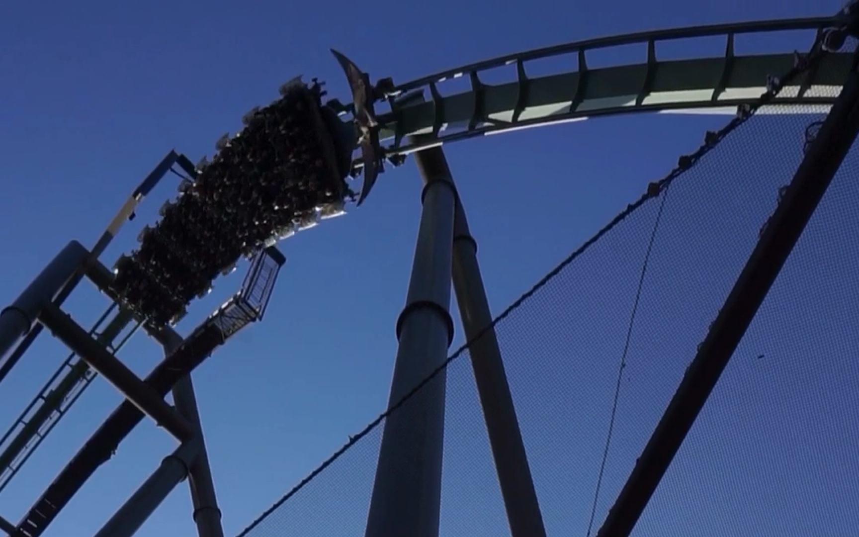 大阪环球影城飞天翼龙过山车
