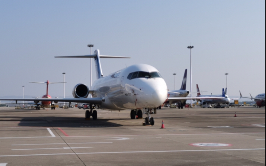 [图]沉浸式飞行体验！华夏航空G52633 Arj21-700 重庆江北-黔江武陵山左侧全程原速展望