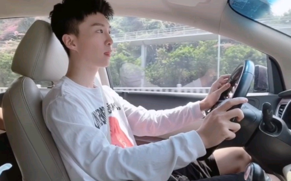 【范丞丞】开车上班了 副驾驶还有位置吗?