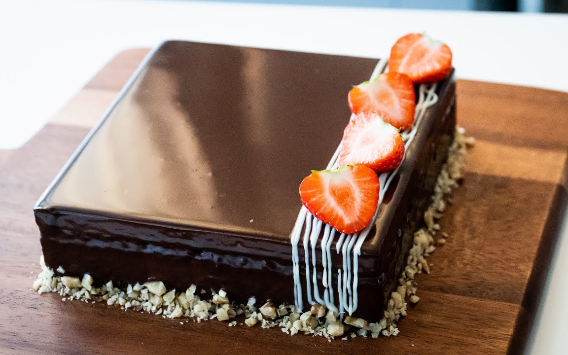 thythan柔软顺滑的巧克力慕斯蛋糕softcreamychocolatemoussecake