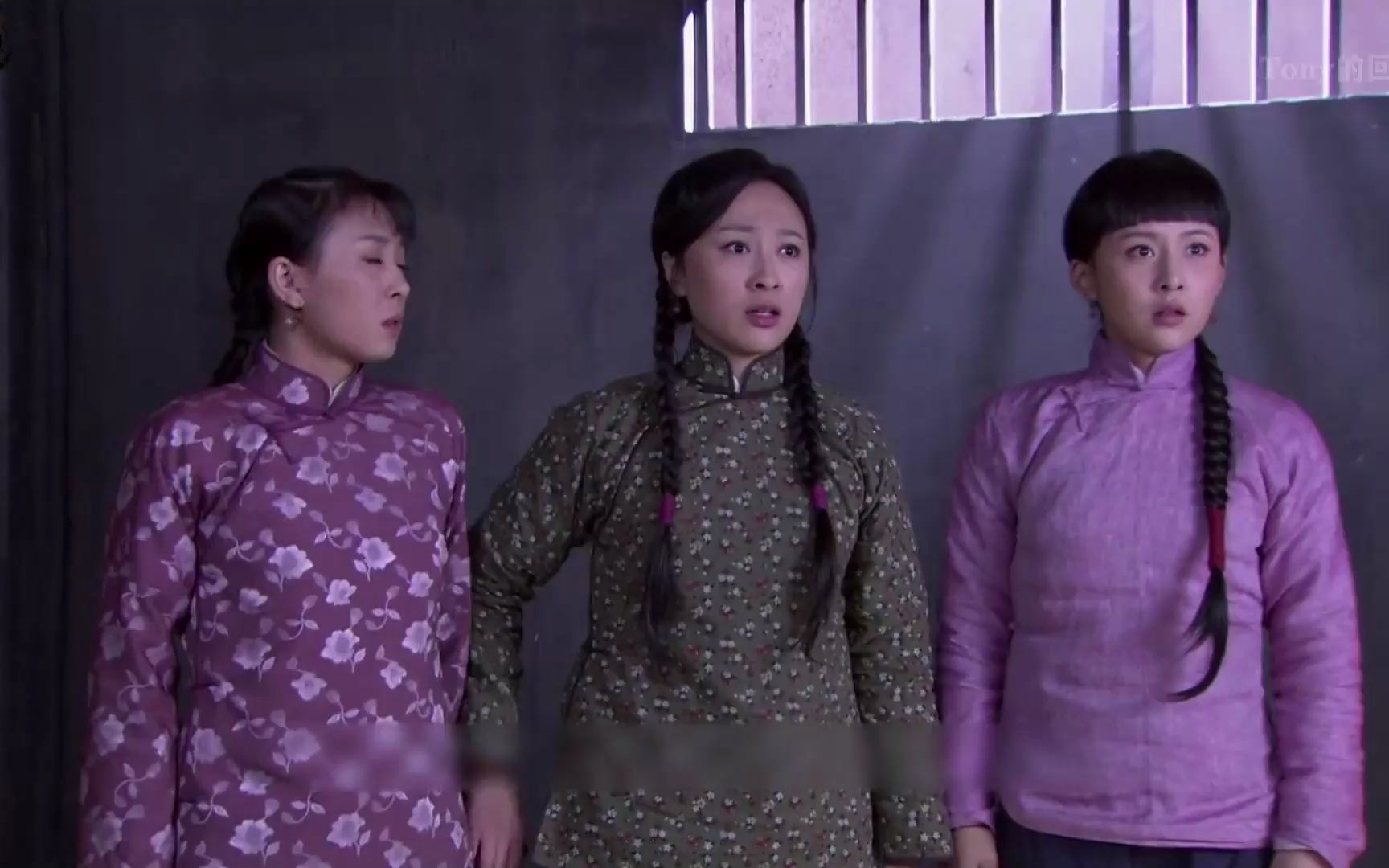 小鬼子欺负中国姑娘,几个武林高手大怒,盖世武功大闹小鬼子军营