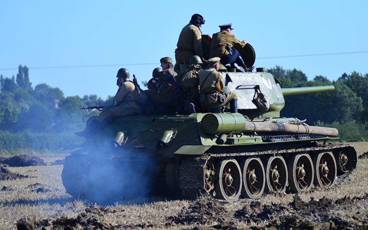 坦克连:竞技版 苏联中坦t-34-85试玩