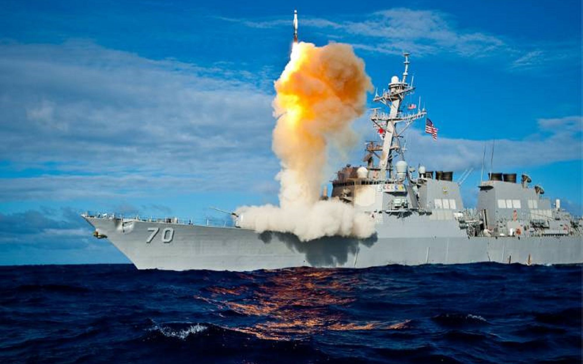 兵器科技第247集伊战中首次参战的伯克级导弹驱逐舰摧毁了大量敌方