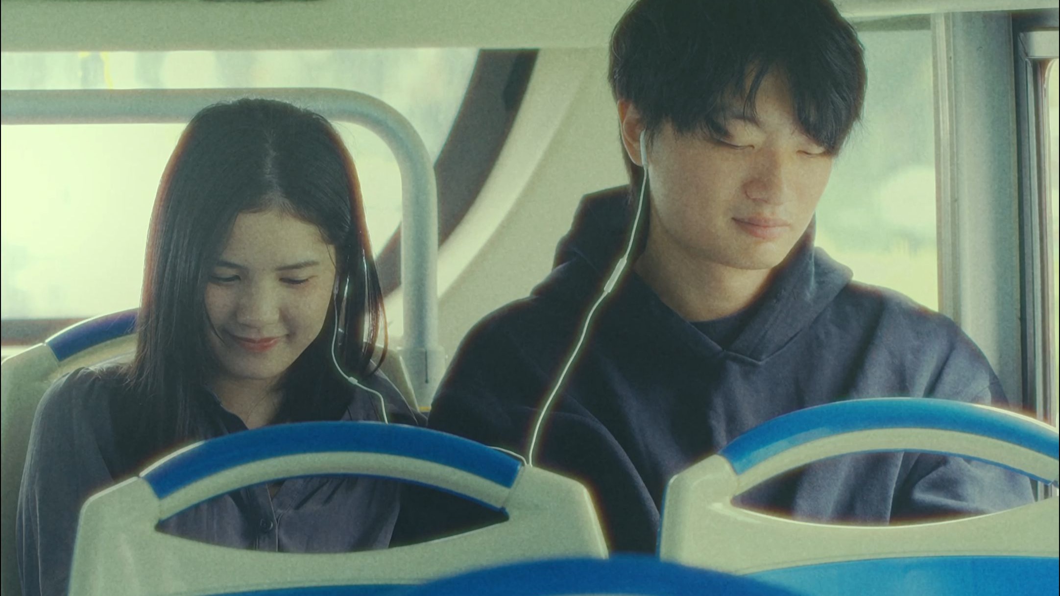 旧外套里藏着旧时光。