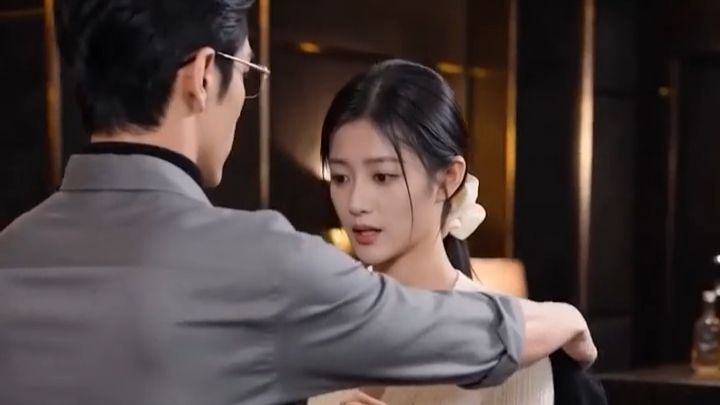 姜时宜替逃婚的姐姐，嫁给傅砚池做了三年替身妻子，她只等履约后拿到报酬重获自由