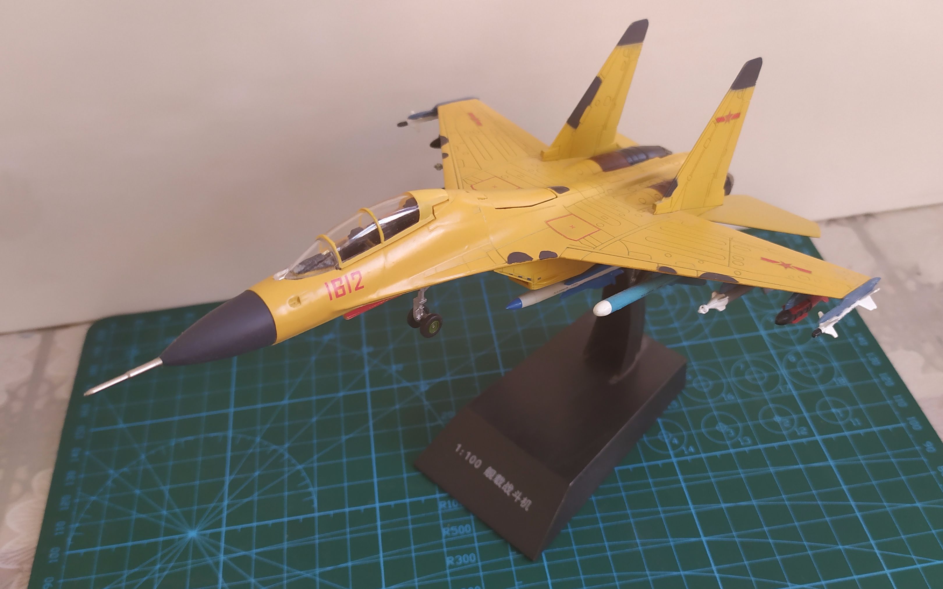 1:100合金歼16战斗机模型开箱_哔哩哔哩 (゜-゜)つロ 干杯~-bilibili