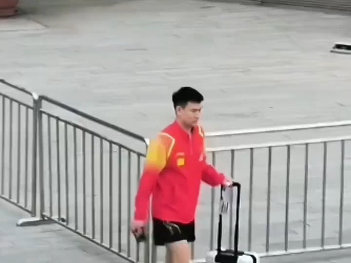 柳丁薛飞已经到太原资格赛,下训队友们 ,等着大头聚齐