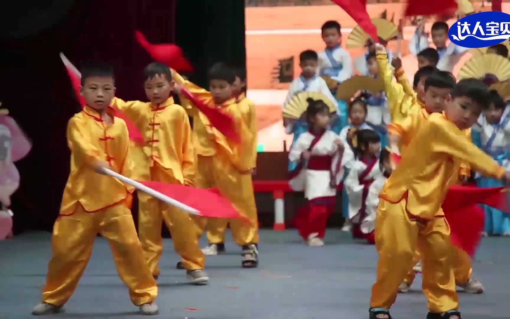 [图]幼儿园大班舞蹈《千字文》简单大气，舞蹈和朗诵结合，礼赞国学