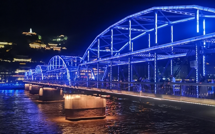 兰州中山桥的夜景