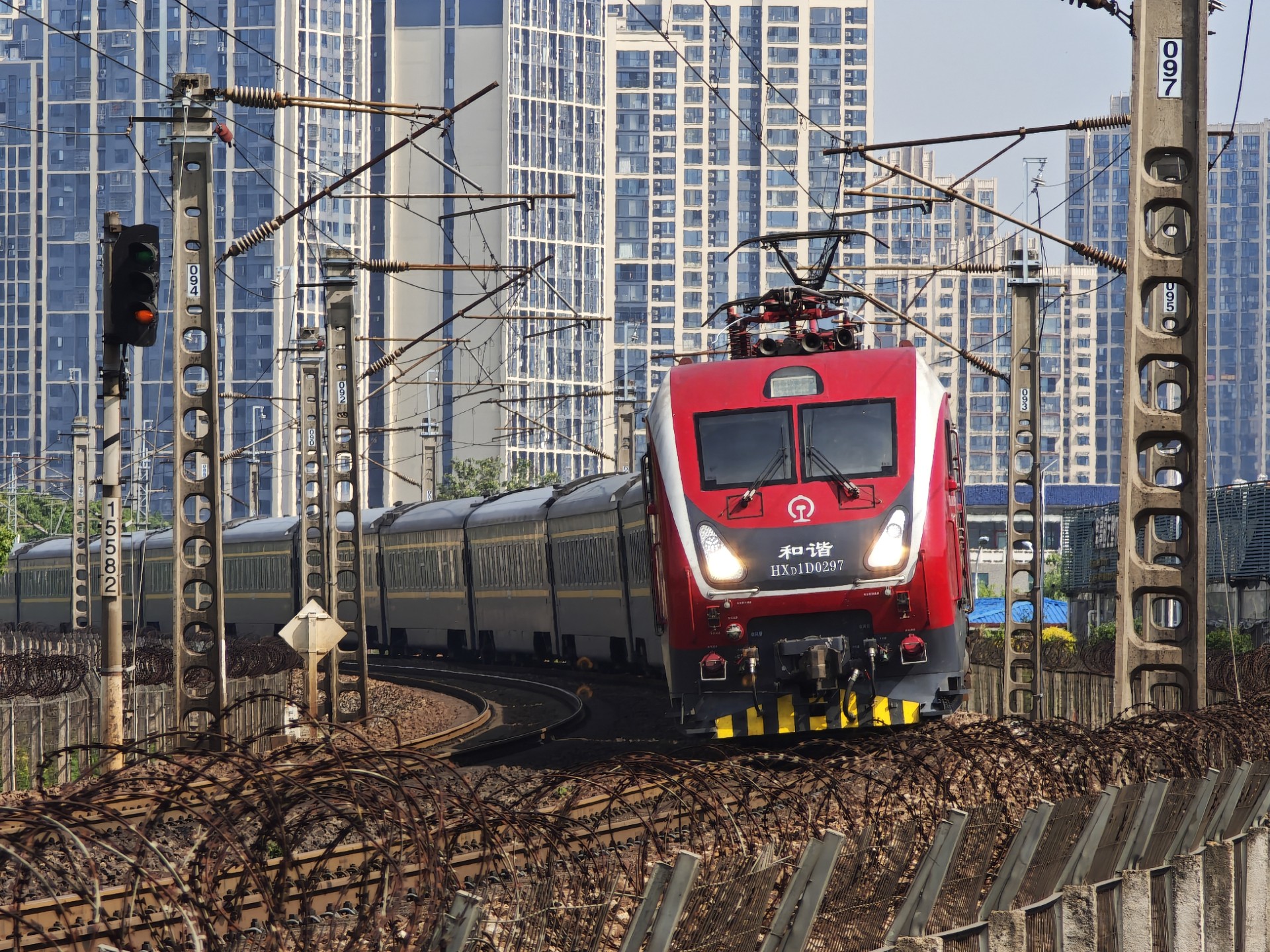 直特z229捞刀河压弯通过,即将到达长沙站