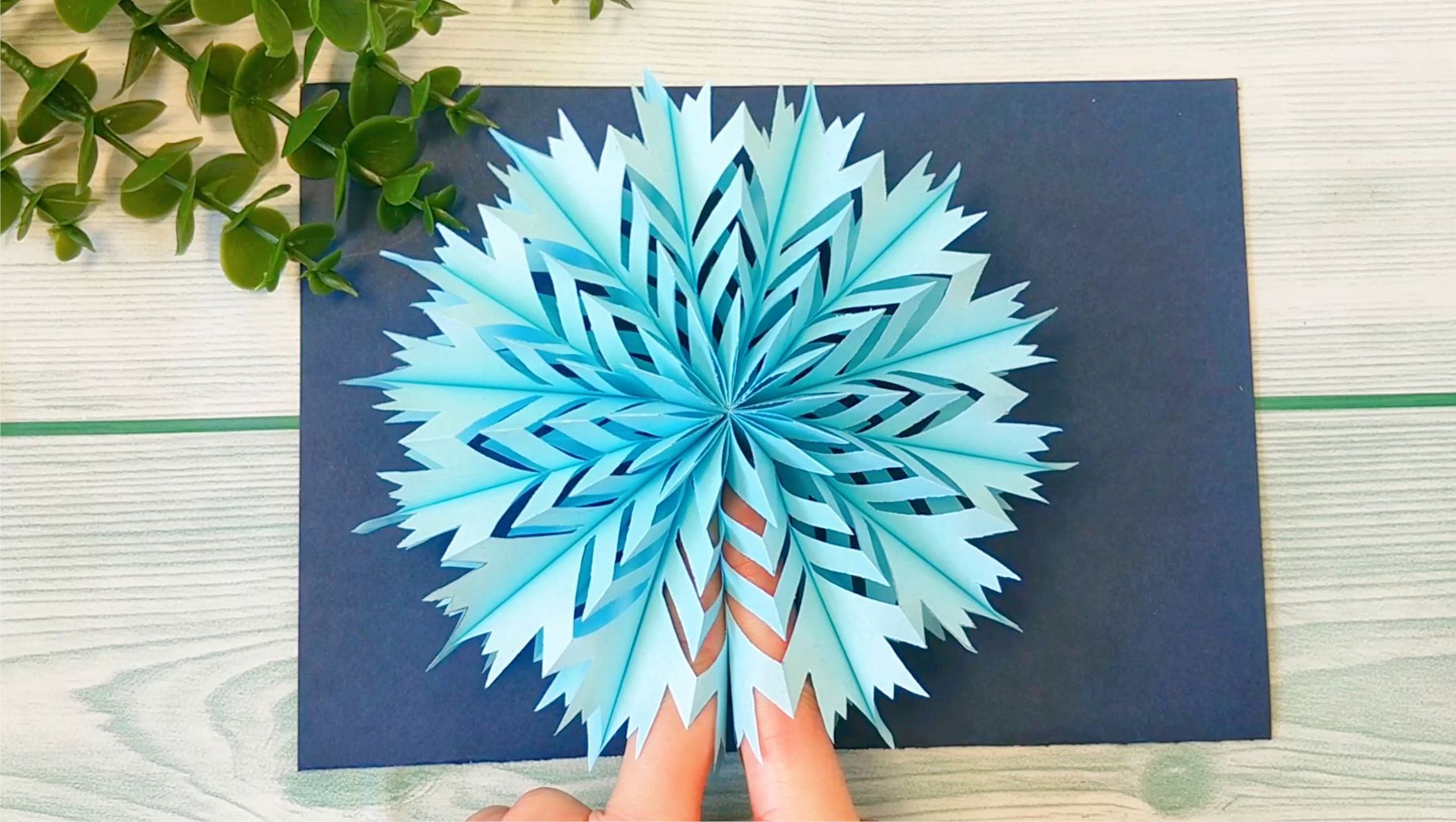 手残勿点!非常漂亮的立体折纸雪花,可以用来做装饰哦