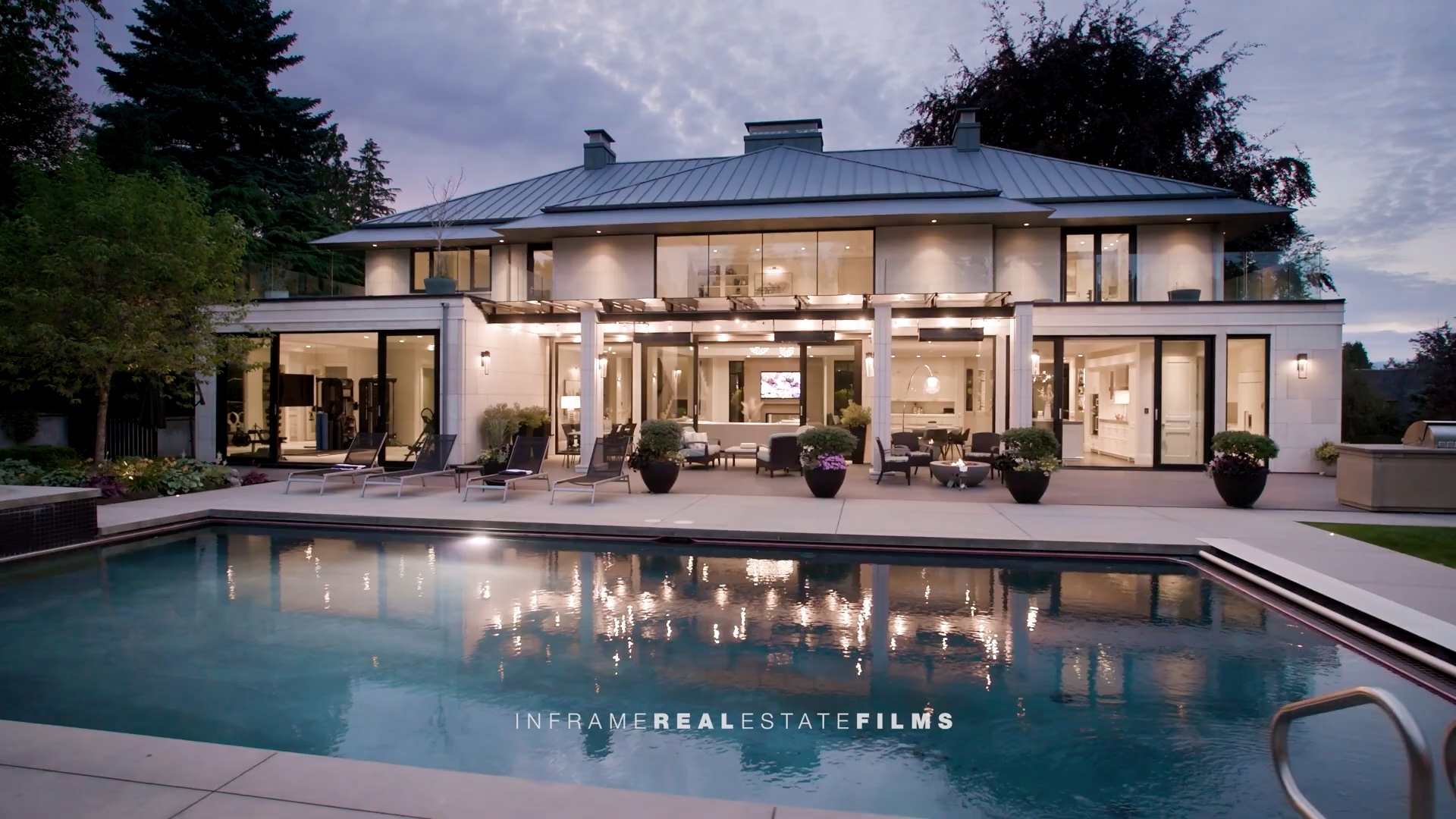 位于温哥华shaughnessy的一座时尚现代豪宅