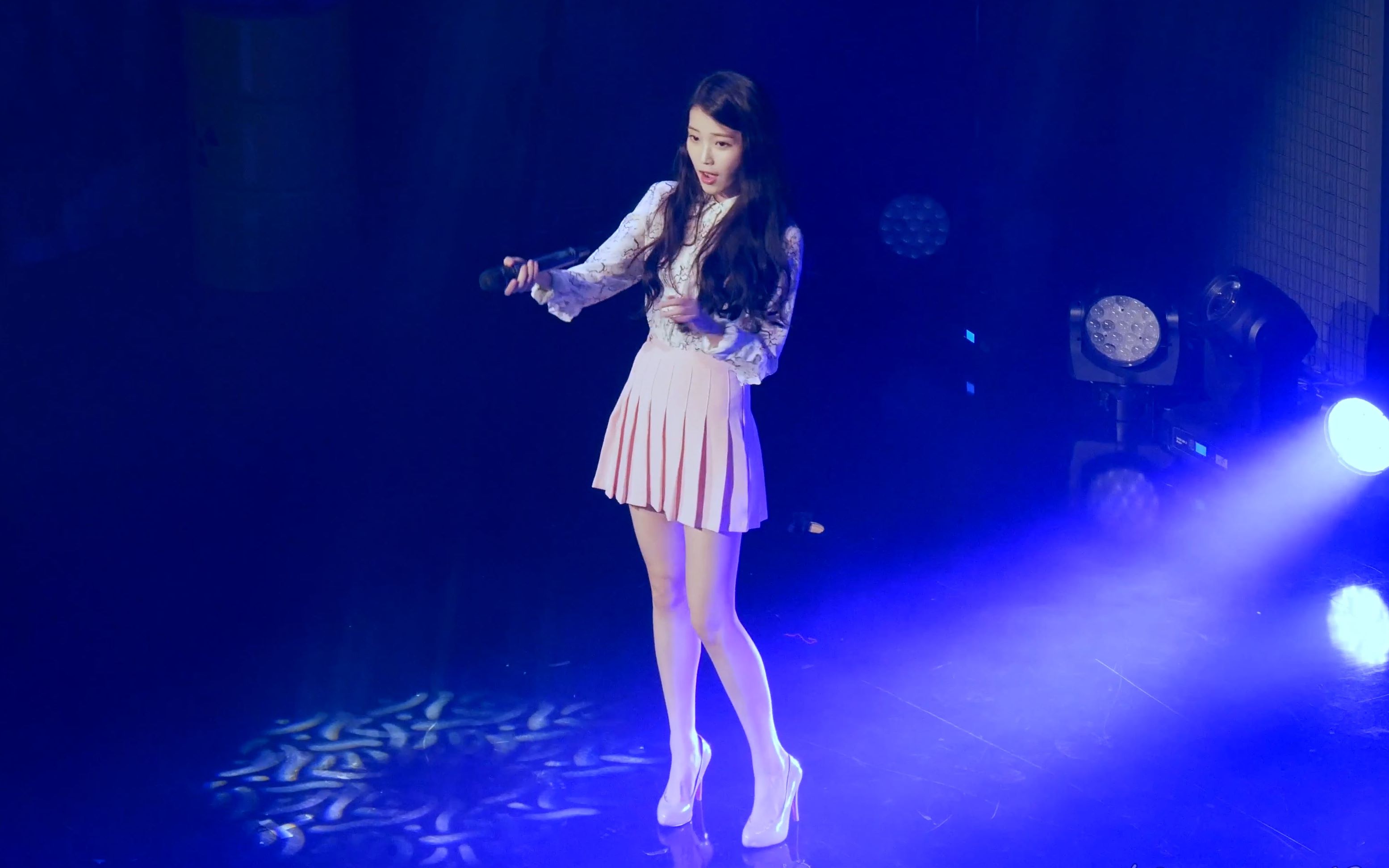 侧拍知恩依然是那个美丽的小仙女