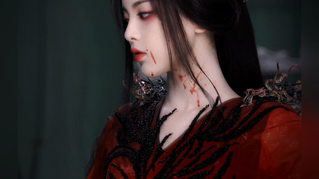 鲨红了眼杨超越