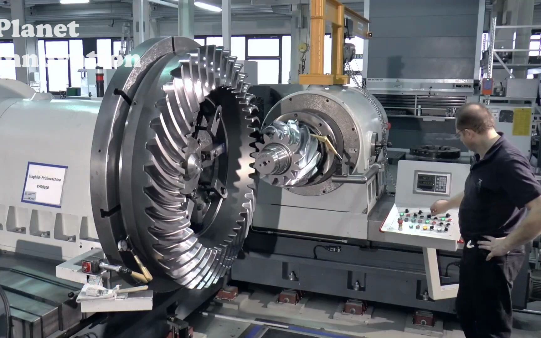 最惊人的巨型齿轮制造工艺--现代技术数控机床满意的工作