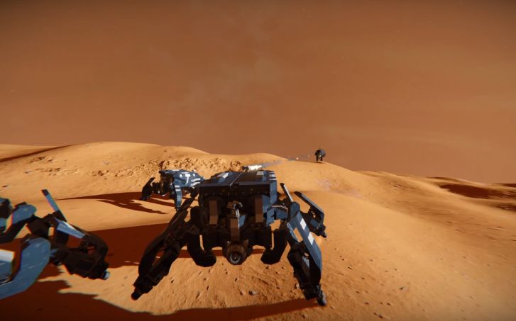 太空工程师展示大型战斗六足机甲