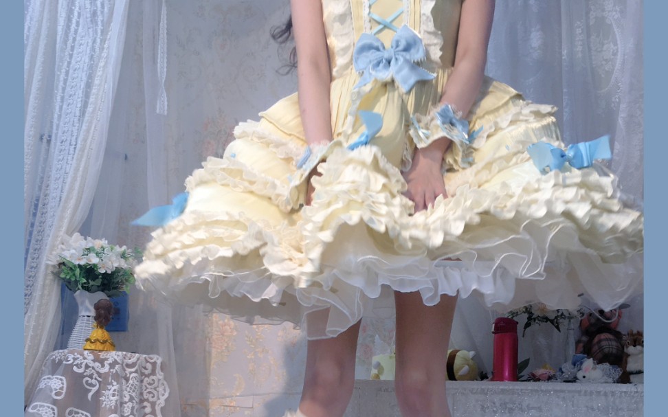 lolita预告给大家表演一个老树劈叉