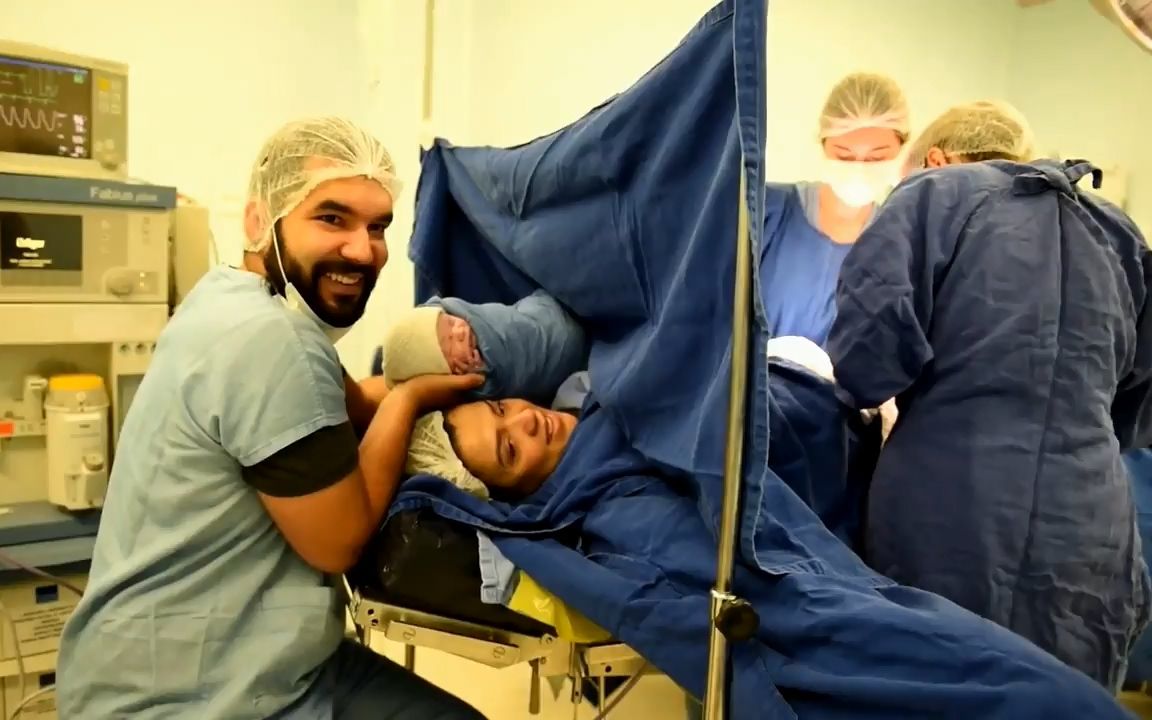 手术室直击孕妇艰辛的剖腹产分娩过程,用感人镜头向伟大母爱致敬!