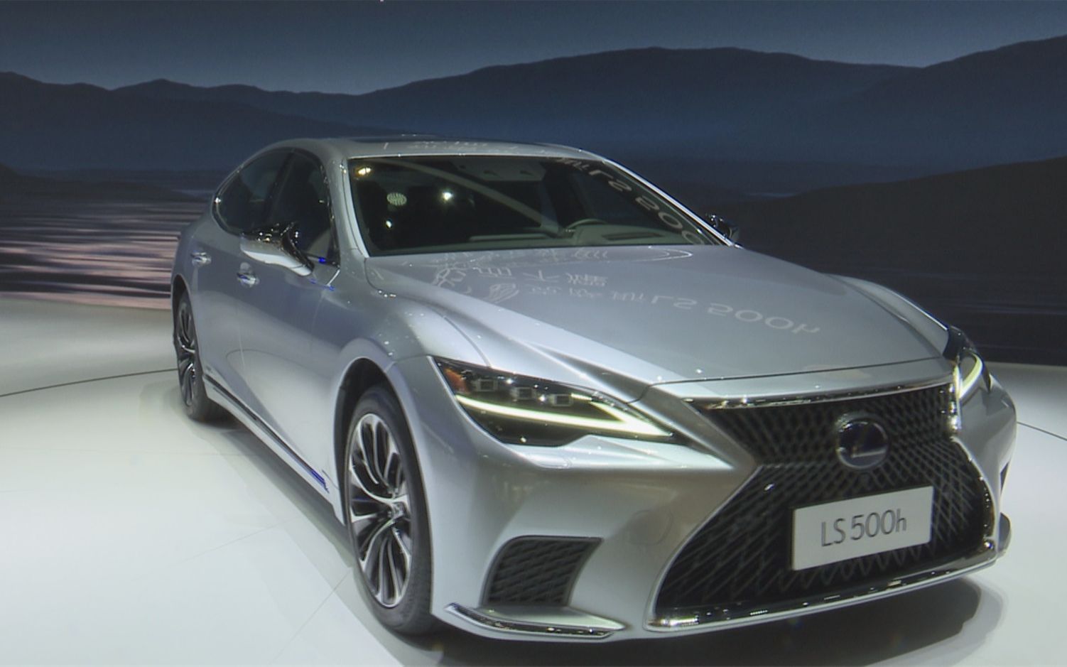 新雷克萨斯ls于2020广州车展正式上市 售价87.