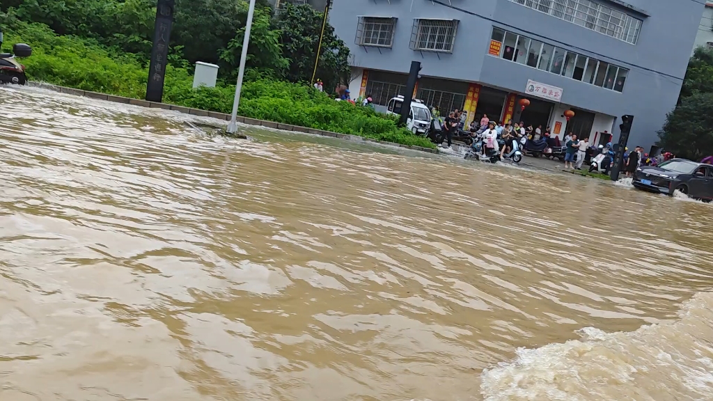 桂林涨水嘎嘎猛