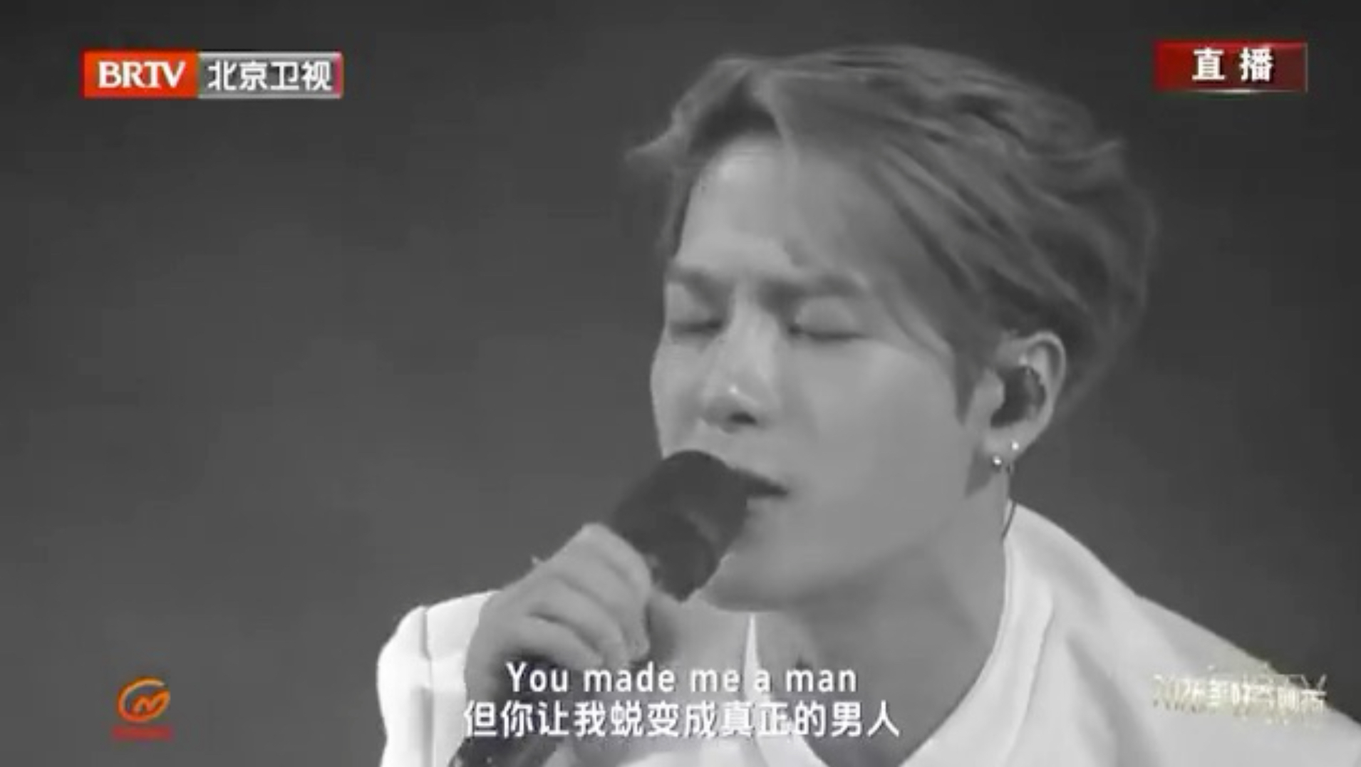 【王嘉尔】261011 抖音奇妙夜表演了“Made Me a Man”