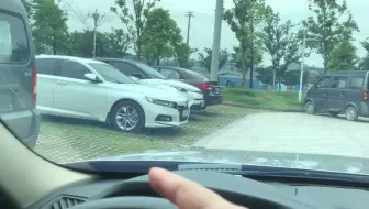 斜摆入库的技巧，方向盘打早和打晚的区别
