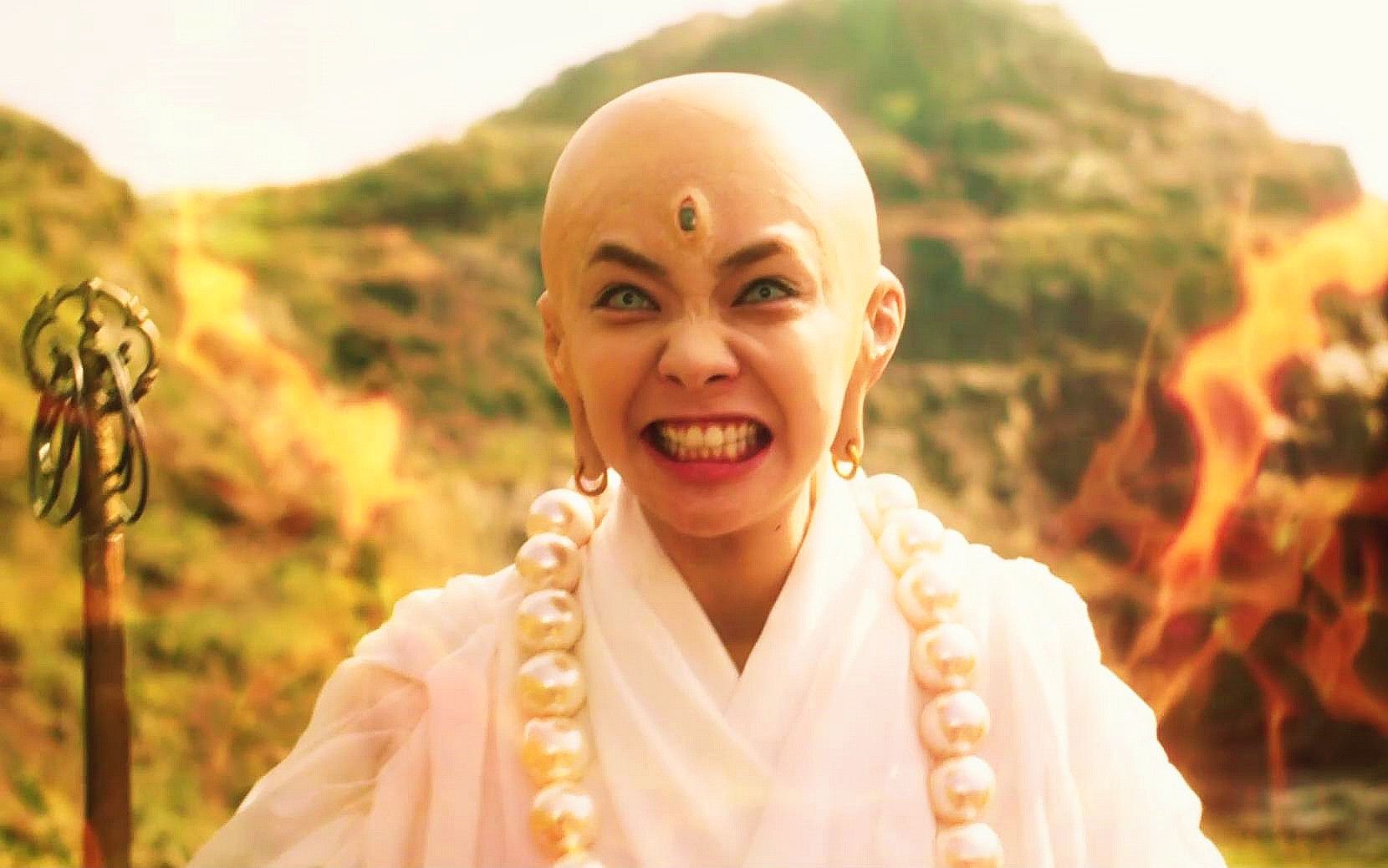 女和尚天生拥有三只眼,只要一生气,就能召唤出佛祖的法力!