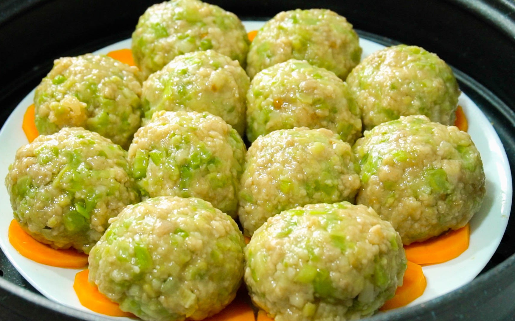 孩子也爱这盘苦瓜丸子10人9个没试过鲜嫩营养苦味轻真解馋