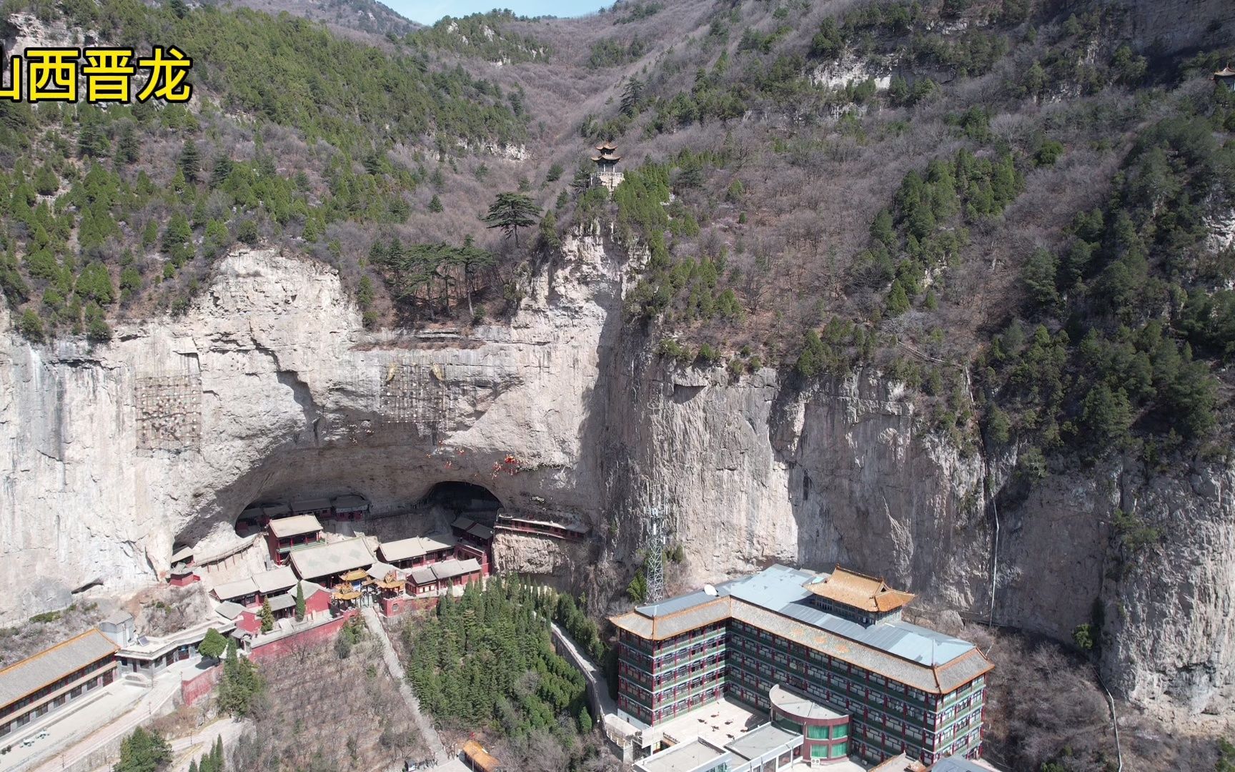 航拍山西绵山悬崖上的一座千年古寺,这里发现了三尊千年包骨真身,还有汉人成佛第一人哔哩哔哩bilibili