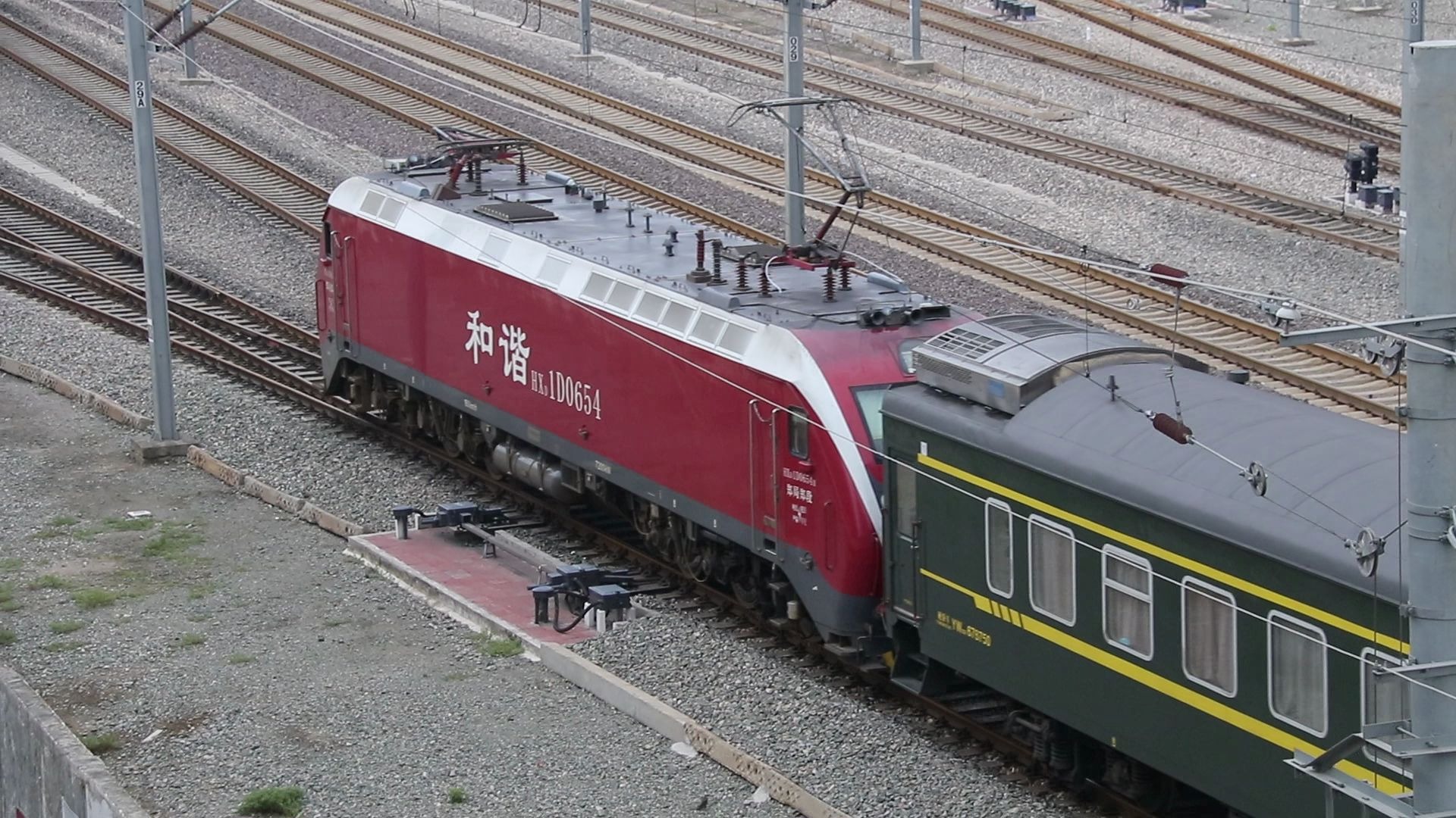 郑局郑段hxd1d-0654牵引k1163次列车进保定站5道_哔哩哔哩 (゜-゜)つ