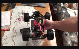 Video herunterladen: 【搬运】LC Racing 怪物卡车 1/14 4WD - 喷水电子测试