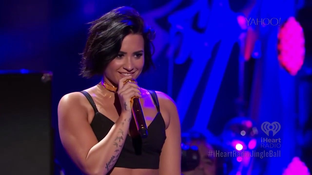 [图]（live混剪）Demi Lovato - Cool for the Summer