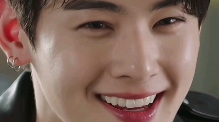 车银优你笑起来也太好看了吧,甜到我了呜呜呜