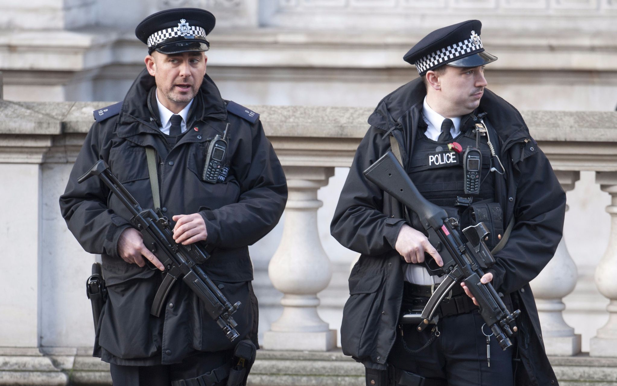 英国商人失窃后报警无人管,警方回复:负责的警员休假了