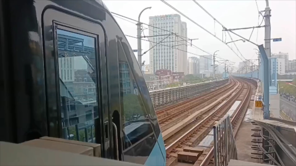 南京地铁1号线( 0102 )出天印大道站