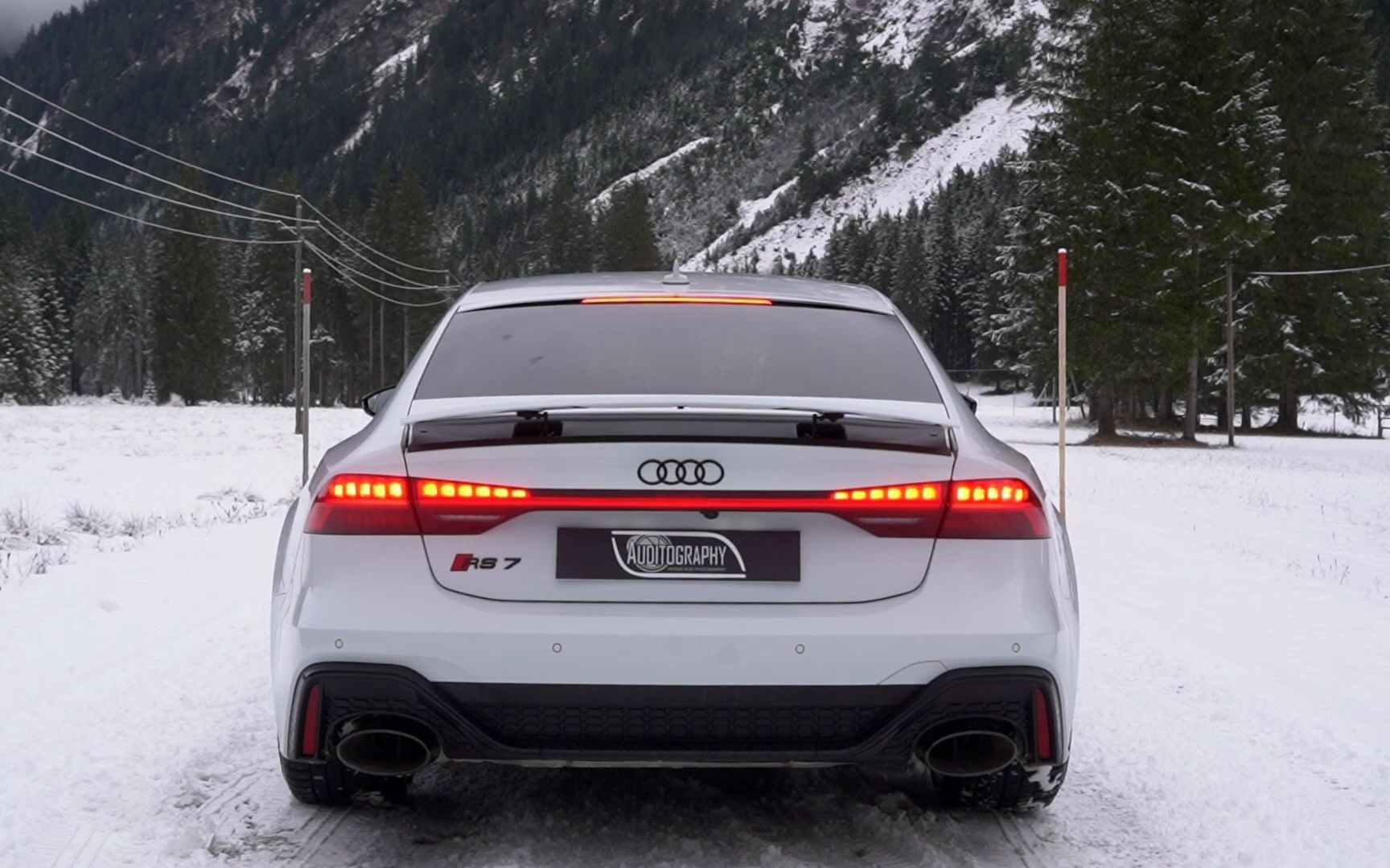 2021款奥迪rs7雪地表现