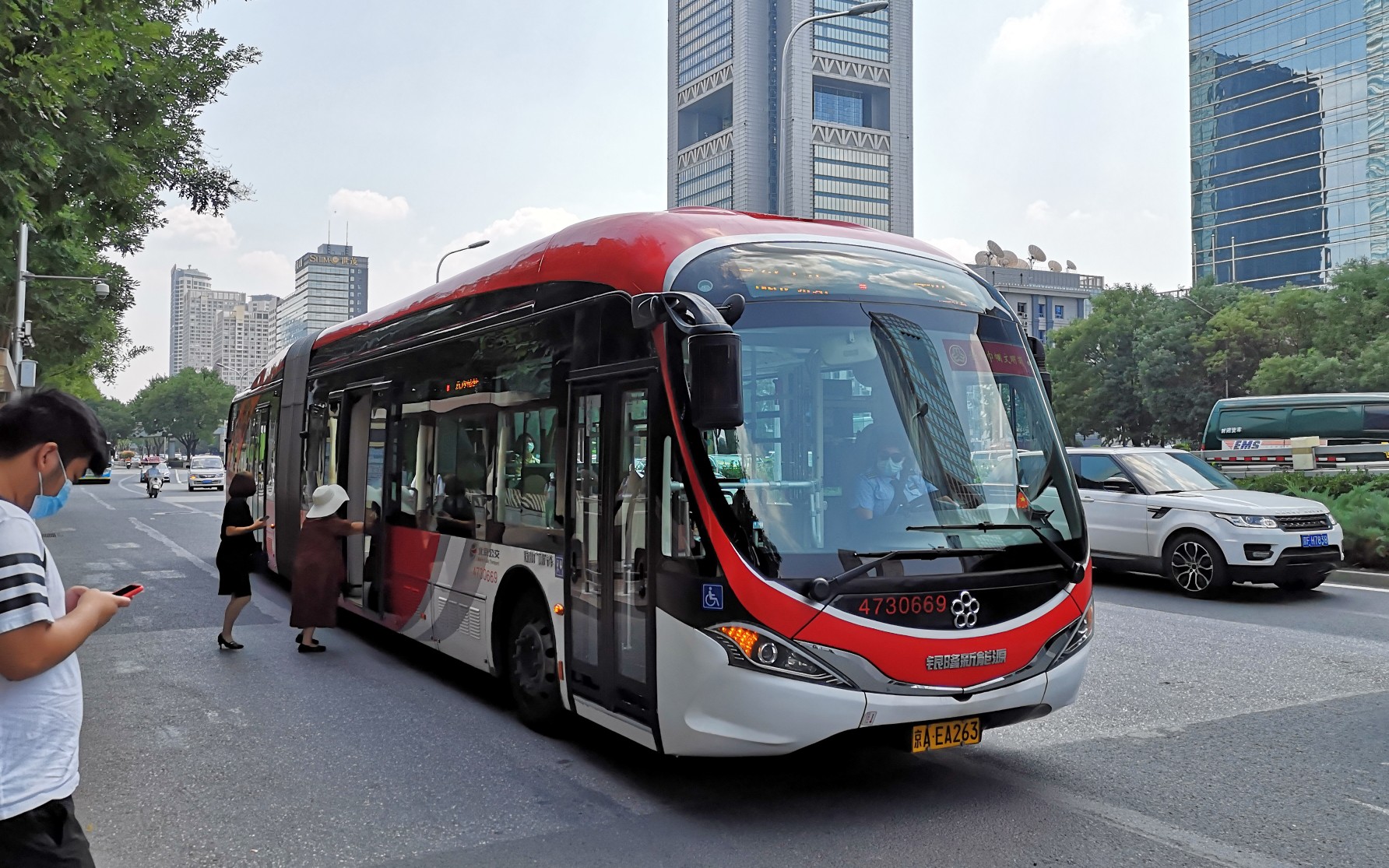 北京公交1路北京站口东郎家园区间前挡视角原速前方展望