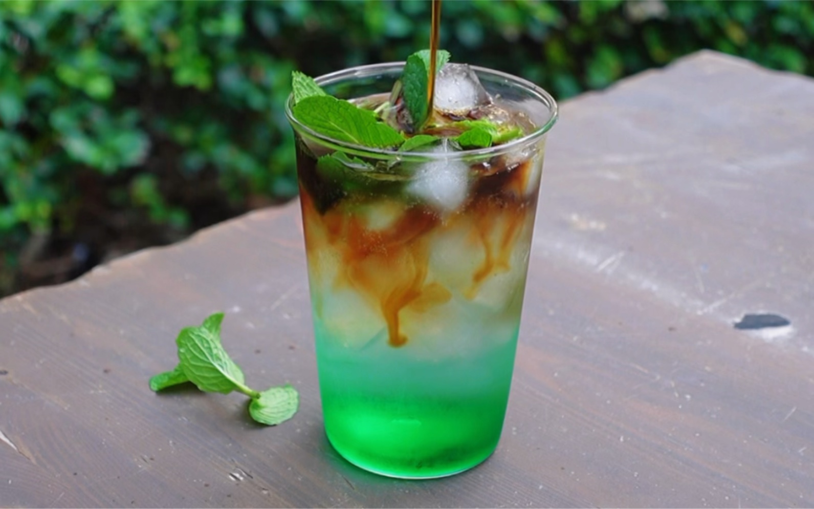 活动作品薄荷气泡冰美式